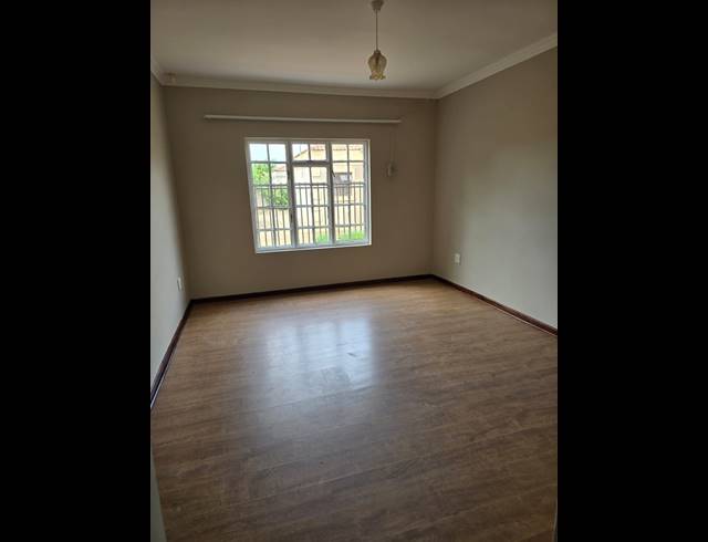 4 BEDROOM HOUSE FOR SALE IN MANDELA VIEW